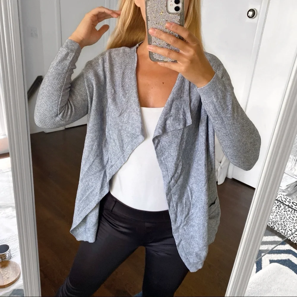 🐑 MANGO GREY KNIT CARDIGAN SWEATER!
